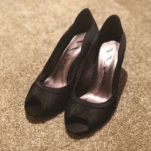 Cute and classy black heels!